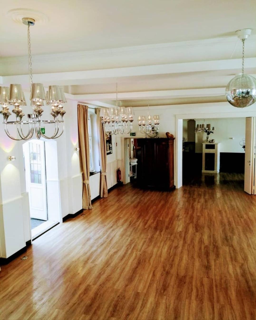 Zur Sonne "Gasthaus-Bar-Events" Poppenhausen Kültér fotó
