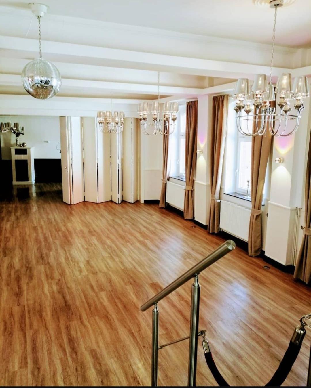 Zur Sonne "Gasthaus-Bar-Events" Poppenhausen Kültér fotó