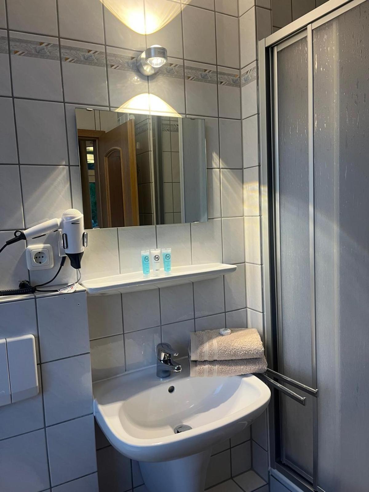 Zur Sonne "Gasthaus-Bar-Events" Poppenhausen Kültér fotó